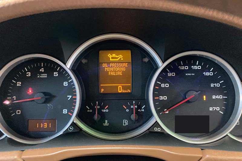 ポルシェ 957 カイエン オイルランプ 警告灯 点灯 原因 点検 修理 ポルシェ整備ファクトリー スタッフブログ マーキーズ 東京
